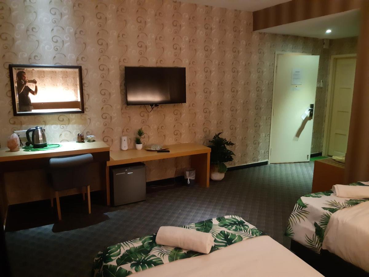 Grandeur Hotel And Spa Malacca ภายนอก รูปภาพ