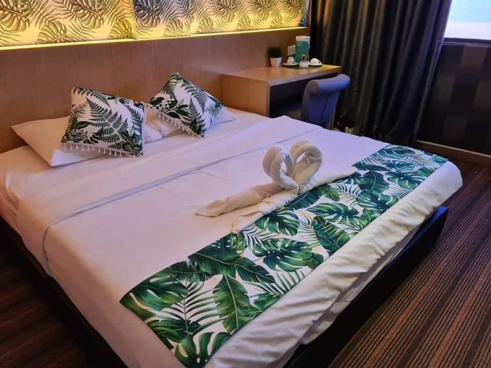 Grandeur Hotel And Spa Malacca ภายนอก รูปภาพ